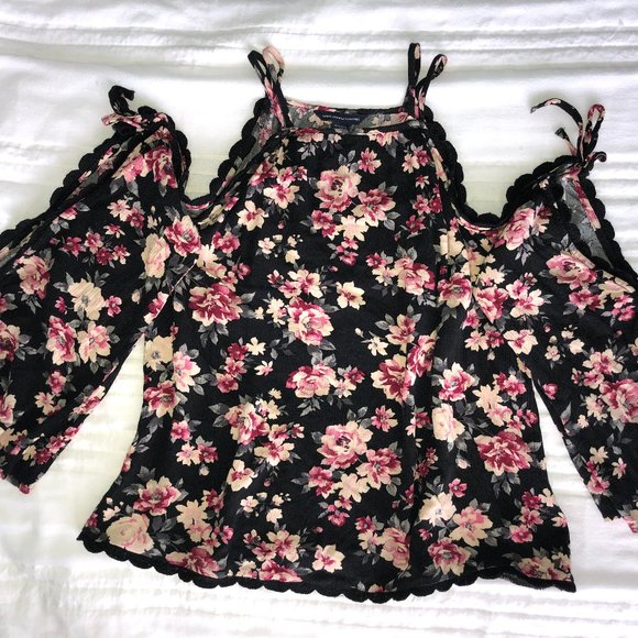 American Eagle cold shoulder top - Picture 1 of 3